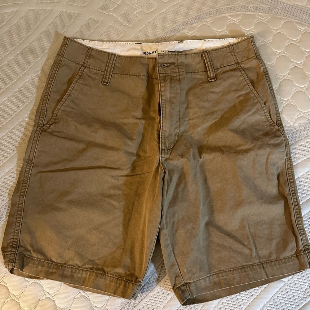 Old Navy Tan Cargo Shorts for Casual Wear